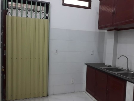 Nhà nguyên căn Bùi Đình Túy, 2 phòng ngủ, 3wc. Giá thuê 12tr/tháng. LH: 0932861192