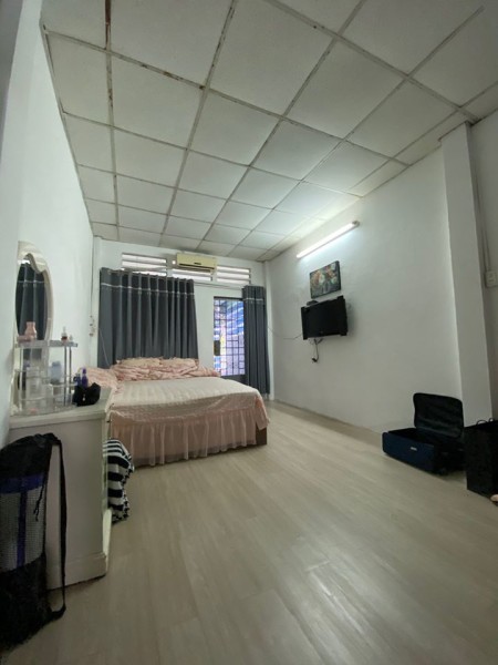 Cho thuê nhà nguyên căn hẻm 377 CMT8 Q10 (ngã 3 Hòa Hưng), trệt lầu, 2PN