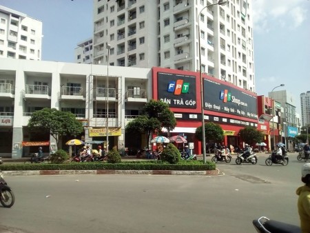 Cho thuê nhà nguyên Căn 550M Ngay vòng Xoay Lê Đại Hành Q11.Giá Thuê : 155.000,000 VNĐ