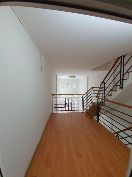 Cho thuê nhà nguyên căn hẻm ô tô tại 166 Bùi Thị Xuân, Phường Phạm Ngũ Lão, Quận 1, TP.Hồ Chí Minh. Giá: 15tr/tháng.