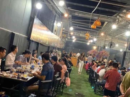 Cho thuê quán buffet mặt tiền Phan Văn Hớn Bà Điểm Hóc Môn. Giá thuê: 30tr/ tháng