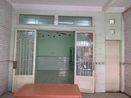 Cho thuê nhà 230m2. CMT8, P5, Q. Tân Bình. Giá:35 triệu/Tháng