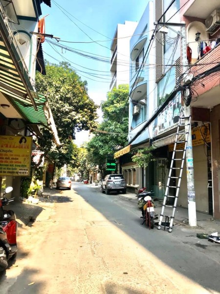 Cho thuê nhà hẻm nội bộ oto tránh nhau ,đường Hoàng Hoa Thám , p13 . Quận Tân Bình. Giá thuê : 25 triệu/tháng