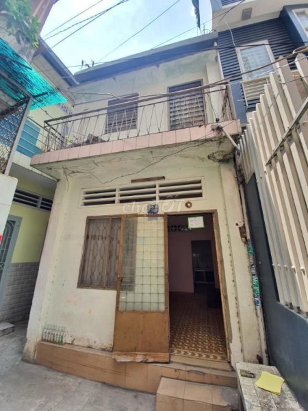 Cho thuê nhà nhỏ rộng 50m2, có 2 tầng, hẻm Phan Đăng Lưu, Phú Nhuận, giá 8 triệu/tháng