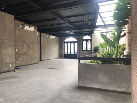 Cho thuê nhà nguyên căn mặt tiền Nguyễn Thị Thập, 1 trệt, 2 lầu, diện tích 10x50 phù hợp kinh doanh nhà hàng, ngân hàng.