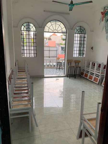 Cho thuê gấp tầng 1 và tầng 2 nhà mặt tiền 740 Phan Văn Trị, Phường 10, Quận Gò Vấp (lối đi riêng + giờ giấc tự do)