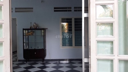 Nhà khu dân cư đông đúc Quận 9 rộng 100m2, cho thuê giá 6 triệu/tháng, lh 0979756776