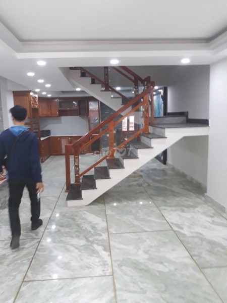 Có nhà đường Phan Đình Phùng, Quận Phú Nhuận cần cho thuê giá 50 triệu/tháng, dtsd 420m2