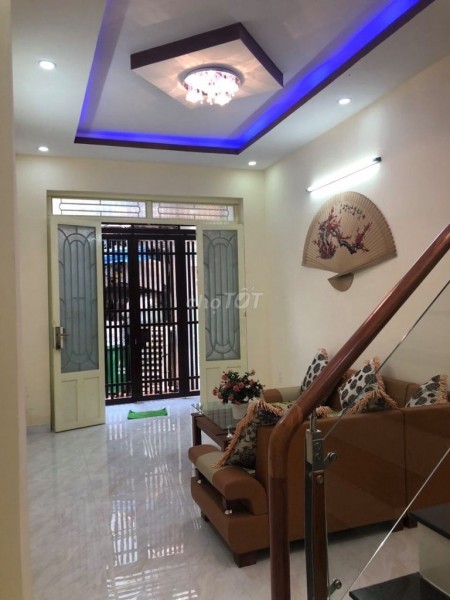 Chủ cho thuê nguyên căn rộng 100m2, còn mới, 3 PN, giá 14 triệu/tháng, đường số 35, Quận 7