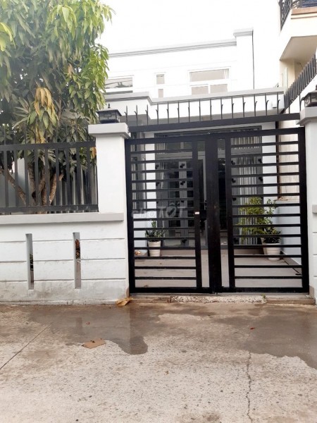 Nhà hẻm Quốc Lộ 13, Thủ Đức cần cho thuê giá 12 triệu/tháng, dtsd 150m2, không gian thoáng mát