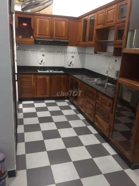 Cần cho thuê nhà rộng 90m2 (4.5mx22m), giá 20 triệu/tháng. Hẻm Nhật Tảo, Quận 10