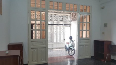 Cho thuê nhà chính chủ rộng 75m2, 2 tầng, 4 PN, giá 16.5 triệu/tháng. Đường 47, Quận 2