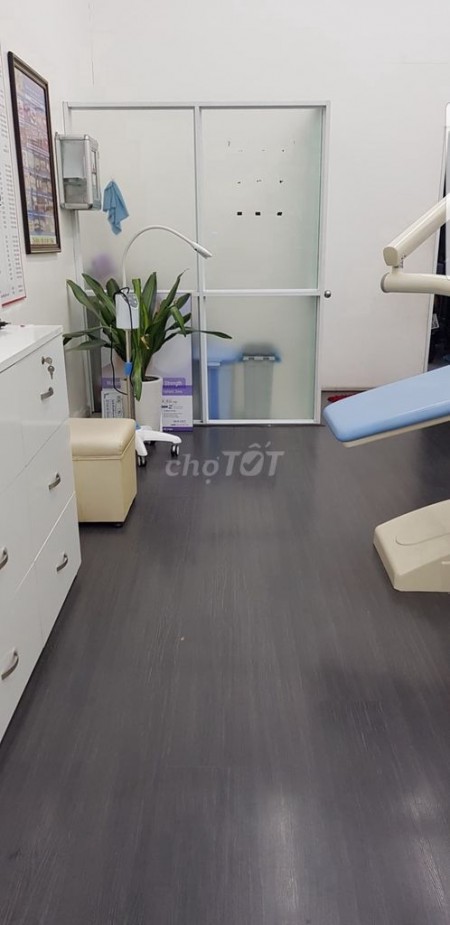 Cho thuê nguyên căn rộng 72m2, sàn gỗ, 2 tầng, mt 118 Tân Hương, Quận Tân Phú, giá 22 triệu/tháng, 72m2, 2 phòng ngủ, 1 toilet