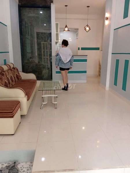 Hẻm 82 Đinh Tiên Hoàng, Bình Thạnh cần cho thuê giá 8 triệu/tháng, dtsd 30m2, 2 tầng