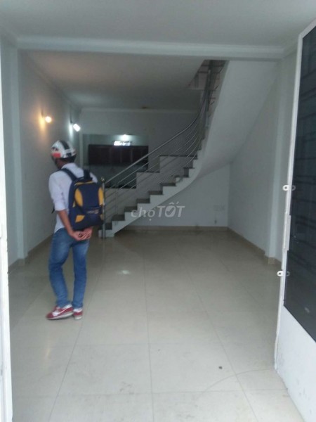 Cần cho thuê nhà rộng 56m2, 1 trệt, 1 lầu, có 2 PN, giá 6 triệu/tháng. ĐC Huỳnh Văn Nghệ, Tân Bình