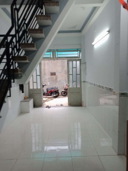 Trống nguyên căn rộng thoáng, sạch sẽ, dtsd 25m2, 1 trệt, 1 lầu, hẻm Phạm Văn Chiêu, giá 6 triệu/tháng