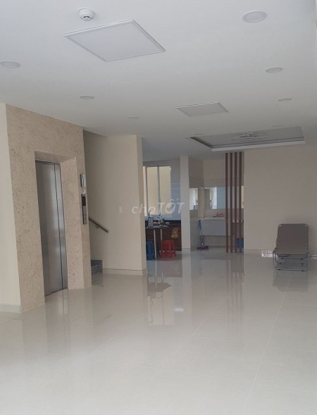 Nguyên căn rộng 24m2, giá 25 triệu/tháng. ĐC Lý Thái Tổ, Quận 10, 2 tầng