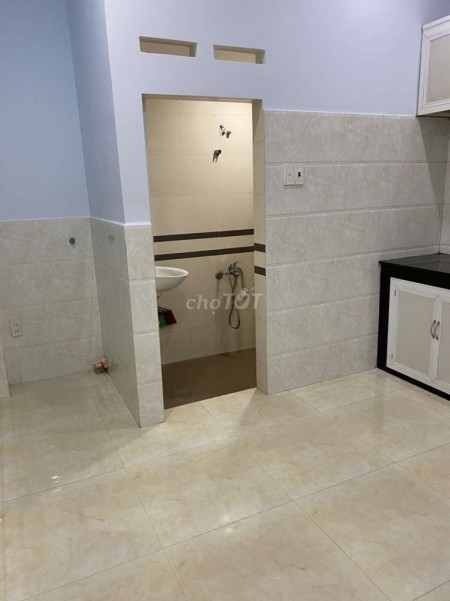 Trống nhà 1 trệt, 1 lầu rộng 68m2, cho thuê giá 9 triệu/tháng, đường Dân Chủ, Tân Phú