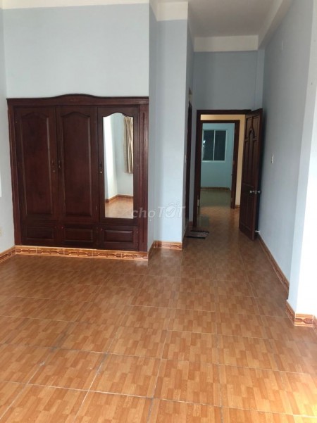 Cho thuê nguyên căn rộng 80m2, có sân thượng, đường Trần Thủ Độ, Tân Phú, giá 19 triệu/tháng
