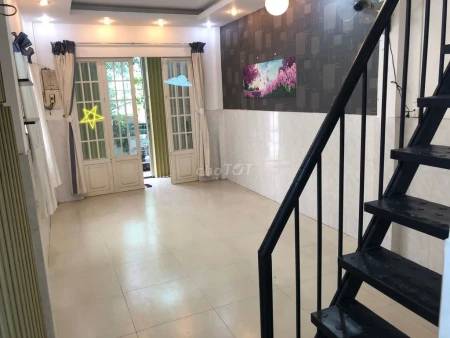 Nhà rất phù hợp với các loại hình kinh doanh, Cũng rất thích hợp cho các gia đình cư trú. Giá cả phù hợp với diện tích