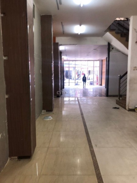 Nhà đường Tô Hiến Thành, Quận 10 cần cho thuê giá 100 triệu/tháng, vỉa hè rộng, dtsd 100m2