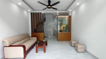 Có nhà trống rộng 45m2, 1 trệt, 1 lầu, kiên cố, hẻm an ninh Nguyễn Văn Đậu, Phú Nhuận, giá 11.9 triệu/tháng