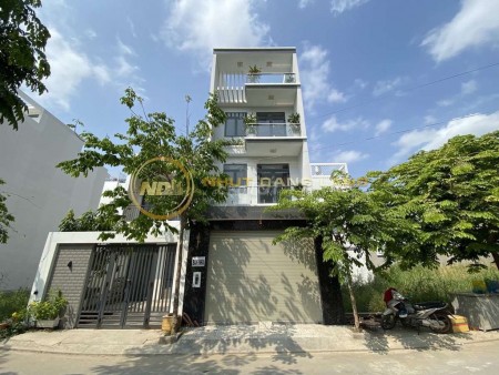 Nhà mới xây dọn vào ở ngay 1 trệt, 3 tầng, 5 phòng ngủ, 5 nhà vệ sinh tại Bùi Đình Túy.