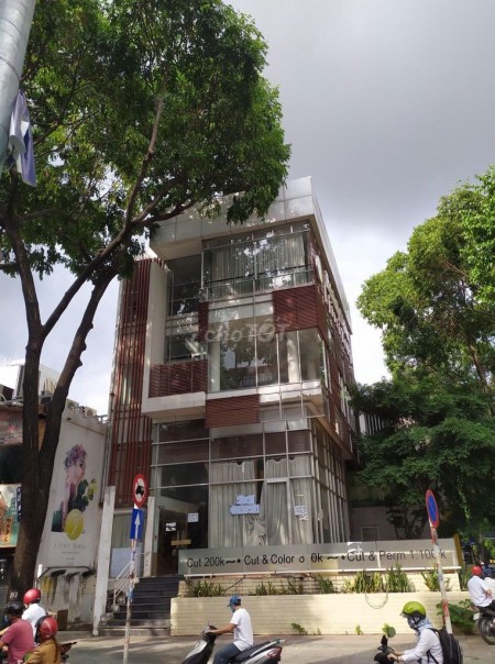 Nhà hai mặt tiền cho thuê tại Điện Biên Phủ. Nằm ngay khu trung tâm, nhiều văn phòng công ty. Diện tích 16x16M