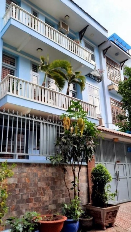 Cho thuê nguyên căn có cả nội thất Quận 2. Nhà rộng thoáng mát diện tích 110m2 Giá 36,8 triệu.