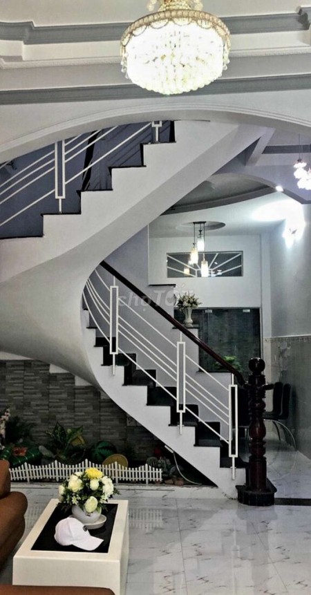 Trống nhà rộng 52m2 (4mx13m), cần cho thuê giá 13 triệu/tháng, hẻm Phạm Văn Chiêu, Gò Vấp