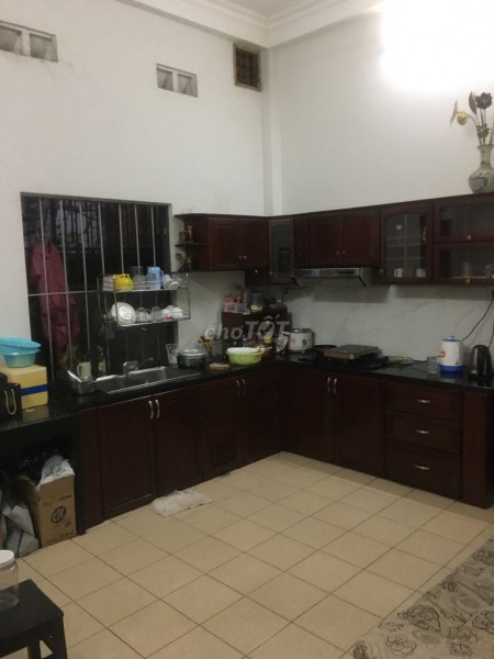 Còn trống nguyên căn rộng 100m2, sàn gạch men sạch sẽ, có 1 trệt, 1 lầu, đường số 2, Thủ Đức, giá 10 triệu/tháng