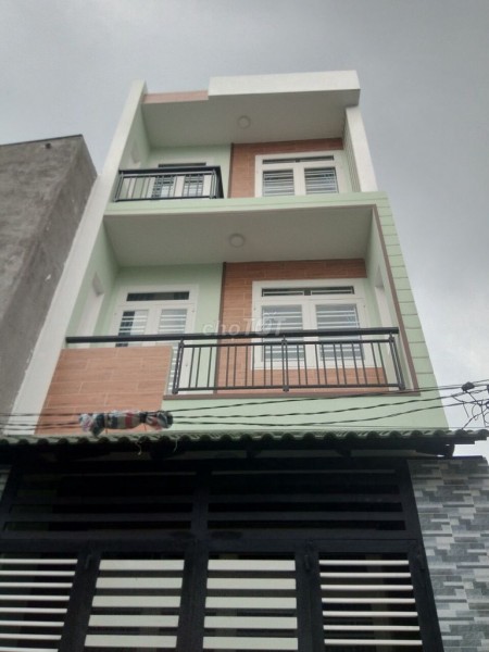 Giá 10 triệu cho một căn nhà 2 lầu, 4 phòng ngủ, nhà mới tại Bình Tân. Ai có nhu cầu thuê liên hệ ngay để xem nhà.
