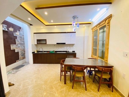 Cho thuê nhà mới xây 100% ngay đường Nguyễn Xí, Bình Thạnh. Được thiết kế sang trọng.