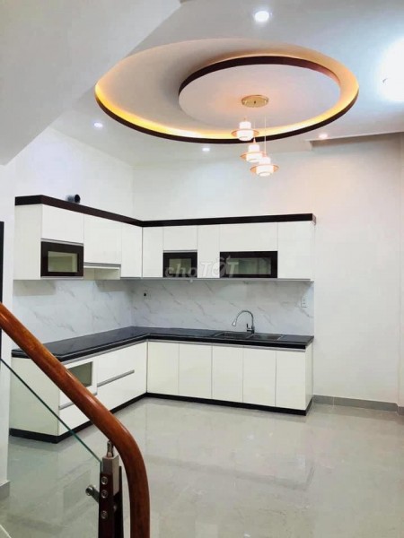 Cần cho thuê một căn nhà mới xây hoàn toàn, xây dựng theo thiết kế sang trọng. Giá thuê chỉ 14 triệu cho 1 tháng.