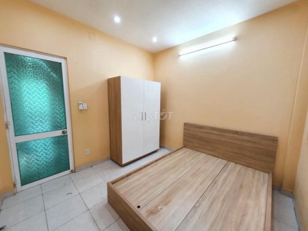 Nhà có 4 phòng được trang bị nội thất cơ bản. Giá cả phải chăng tại Quận 7. Liên hệ ngay để không bỏ lở nhà đẹp.