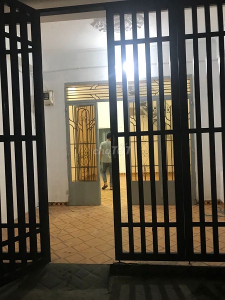 Cho thuê nguyên căn huyện Hóc Môn, giá 4.5 triệu/tháng, dtsd 64m2, lh 0912365827