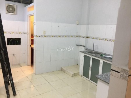 Nguyên căn Điện Biên Phủ, Bình Thạnh đang trống cần cho thuê giá 15 triệu/tháng, dtsd 200m2