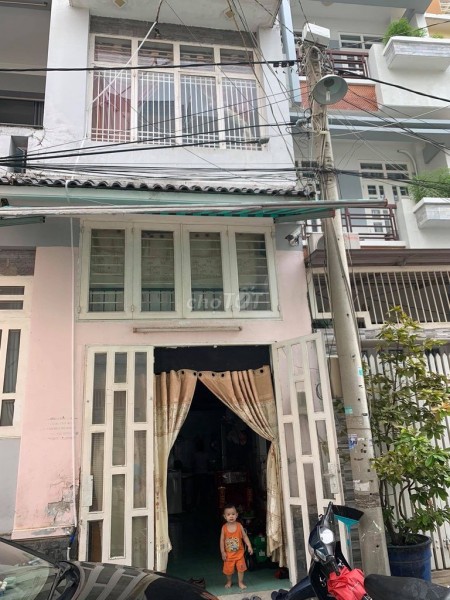 Cho thuê nguyên căn nhà tại Thủ Đức. Nhà lớn vừa xinh xắn phù hợp cho những gia đình nhỏ.