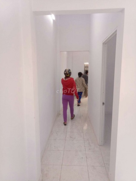 Chủ cho thuê nguyên căn rộng 150m2, giá 8 triệu/tháng. ĐC Lạc Lon Quân, Quận 10