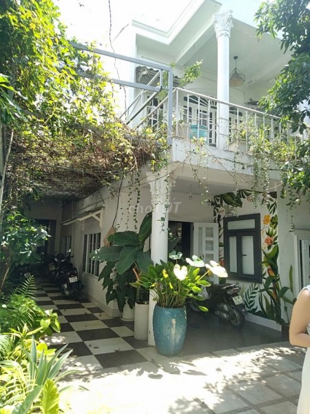 Nhà nguyên căn đẹp như biệt thự quận 2 cho thuê với giá 25 triệu/tháng. Liên hệ Ngay 0906883407, 220m2, 3 phòng ngủ, 3 toilet