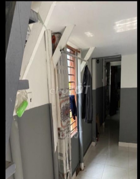 Cần cho thuê nhà lớn có 8 phòng ngủ lớn, 8 nhà vệ sinh. Thích hợp kinh doanh.