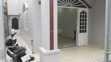 Cho thuê nhà nguyên căn tại Man Thiện quận 9. Nhà thoáng mát hẻm rộng xe o tô ra vào thoải mái.