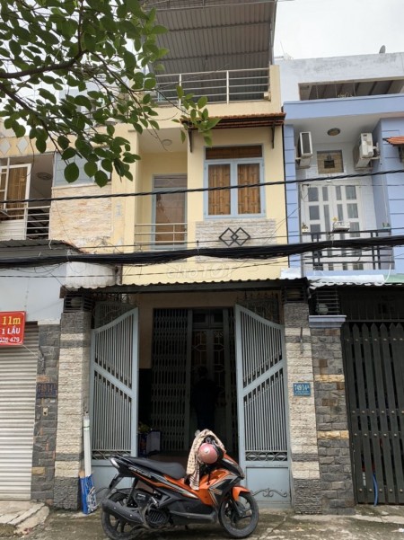 Tại đường Huỳnh Tấn Phát Quận 7 cần cho thuê một căn nhà xinh xinh giá rẻ. Thích hợp ở hoặc mở văn phòng.