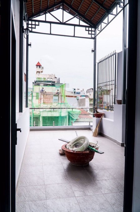 Chủ cho thuê nhà rộng 40m2, 5 tầng, có sân thượng, giá 40 triệu/tháng. Nguyễn Đình Chiểu, Quận 3