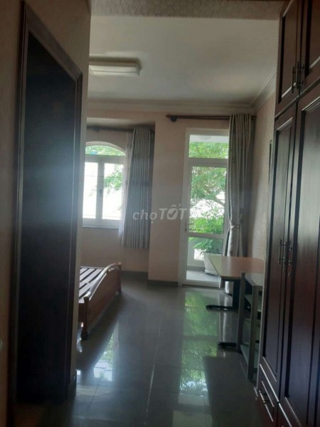 Cho thuê nhà tại Tân Bình ngay mặt tiền đường Cộng Hòa. Nhà lớn giá nhỏ ai cần liên hệ xem và thuê ngay nhé