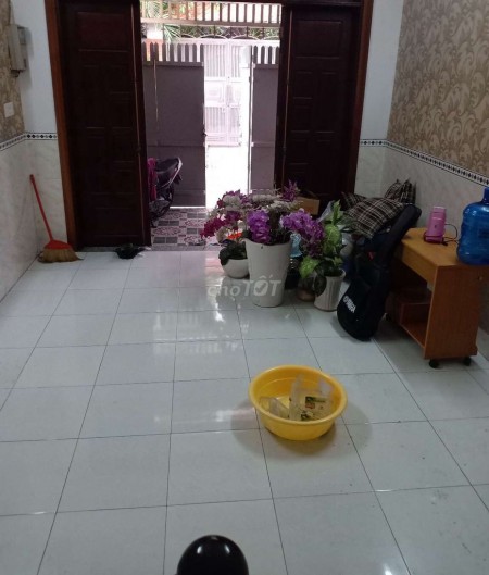 Cần cho thuê nhà rộng 80m2, 3 tầng, hẻm Phạm Văn Bạch, Tân Bình, giá 10 triệu/tháng