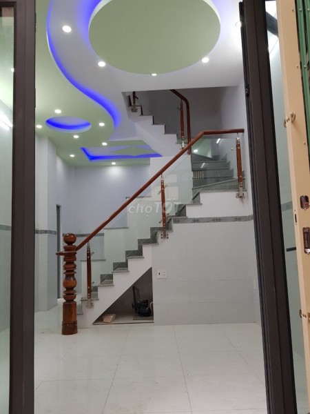 Cho thuê nhà mới xây căn góc, ra mặt tiền Minh Phụng chủ 30m hẻm 4m giá chỉ 11tr/tháng