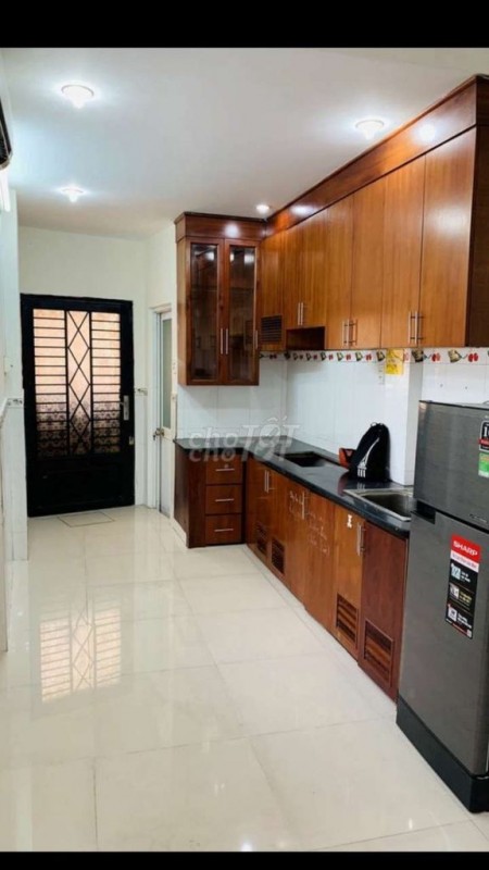 Cho thuê nhà full nội thất tại Phan Đình Phùng Phú Nhuận. 3 mặt tiền hẻm xe hơi, hẻm thông. Giá cả phải chăng.