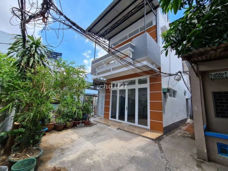 Nhà mới đẹp, thoáng mát tại nguyễn văn đậu bình thạnh. giá thuê chỉ 10tr/tháng