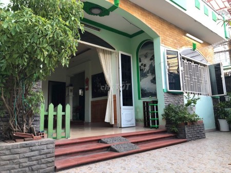 Cho thuê nhà 65.5m2 có sân rộng đậu ô tô. Tại đường số 6 p.Tăng nhơn phú B Quận 9. Giá thuê chỉ 7tr5/tháng